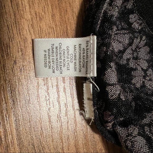 3/$20 🎉 LOFT semi-sheer knit top with quarter-zip in back, Petite Large - Picture 5 of 5